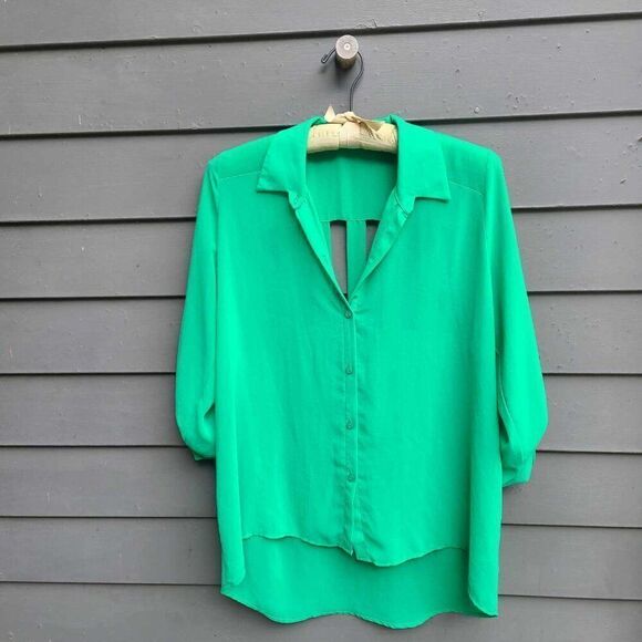 Lush Green Cut out Back High Low Blouse size Medium - Picture 6 of 8